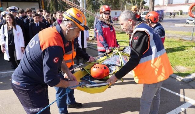 İzmir'de gençlere afet bilinci aşılaıyor