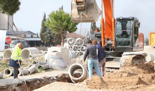 Manisa Akhisar'da sanayi bölgesinde alt yapı çalışması