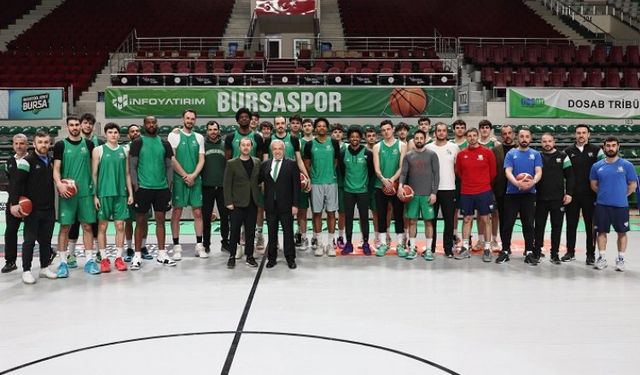 Şadi Özdemir Bursaspor Basketbol Takımı’nı antrenmanda izledi