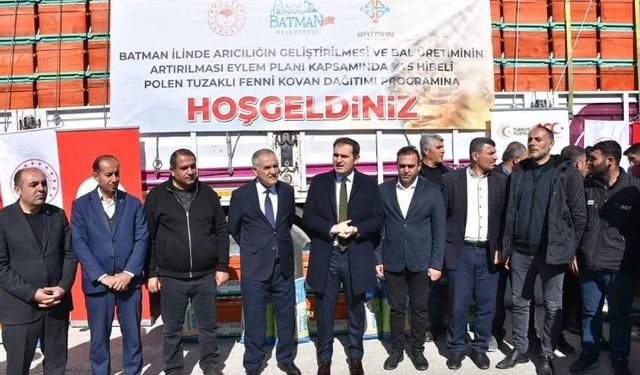 Sason'da 306 üreticiye fenni kovan dağıtıldı