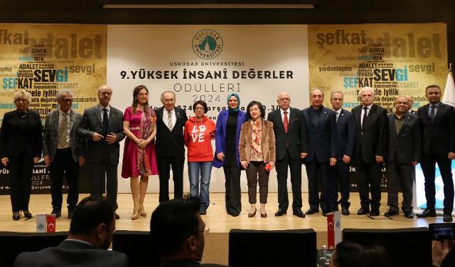 Üsküdar'IN 9. Yüksek İnsanî Değerler Ödülleri sahiplerini buldu