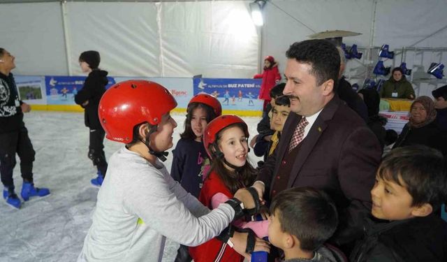 20 bin çocuk buz pateni yaptı