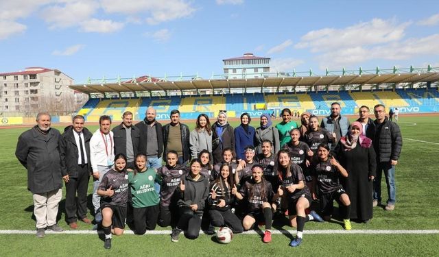 Ağrı’da Aile ve Sosyal Politikalar Kız Futbol Takımı 76 Iğdır Spor’u yendi