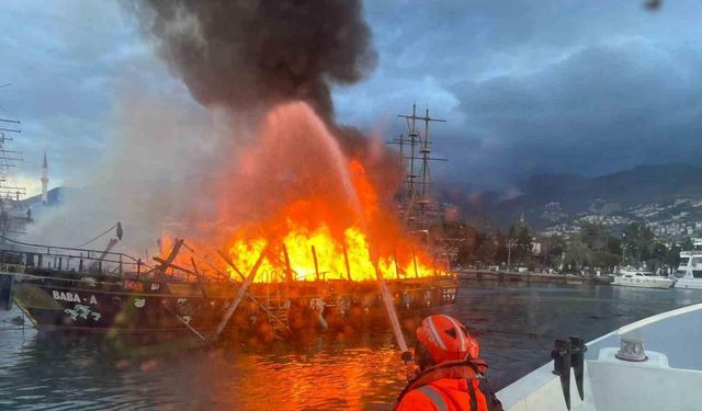 Alanya’da alev alev yanan tur tekneleriyle ilgili adli soruşturma başlatıldı