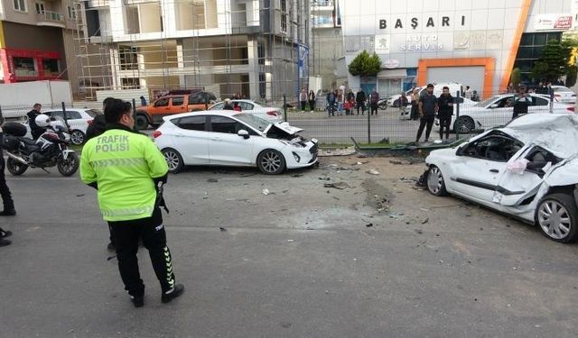 Alanya’da bariyerleri kıran otomobil iki araca çarptı: 2 ölü, 4 yaralı