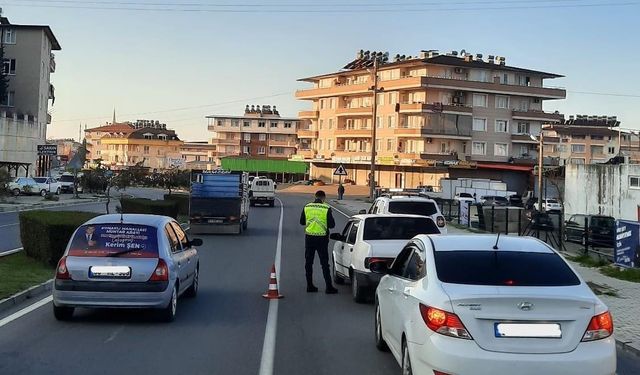 Alanya’da jandarmadan 23 araca trafikten men cezası