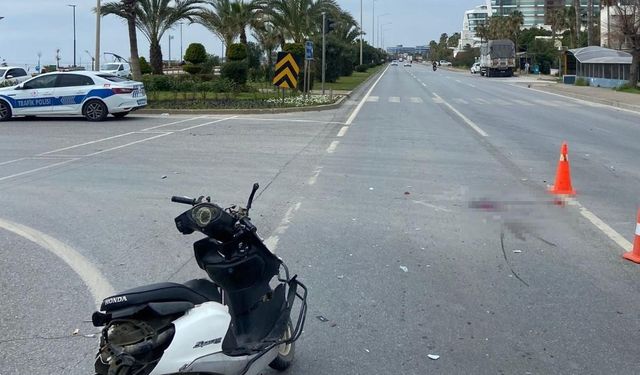 Alanya’da kamyon ile motosiklet çarpıştı: 1 ölü