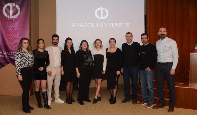 Anadolu Üniversitesi Yunus Emre MYO mezunları öğrencilerle buluştu