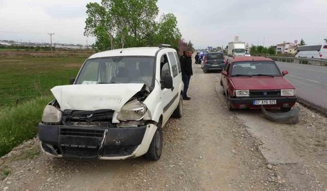 Antalya’da 3 araçlı zincirleme kaza: 1 yaralı