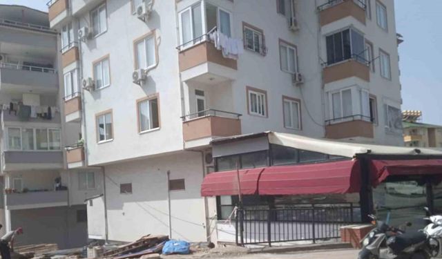 Apartmanın 3. katından düşen kız çocuk yaralandı