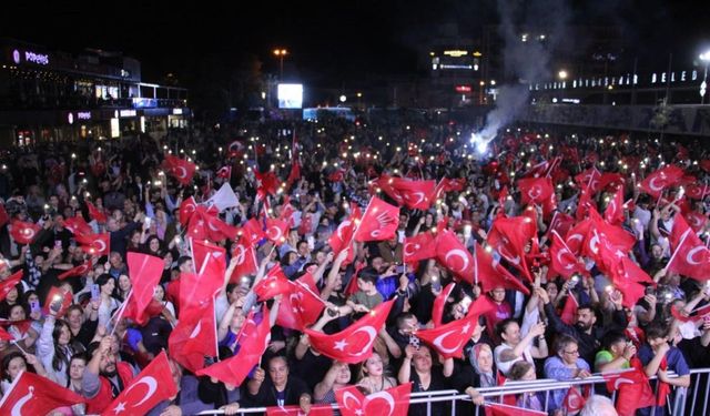 Aydın CHP’de kutlamalar başladı