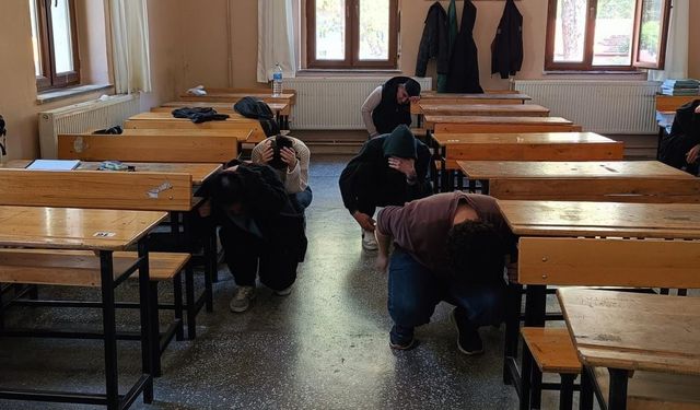 Aydın Mesleki ve Teknik Anadolu Lisesi’nde deprem tatbikatı gerçekleştirildi