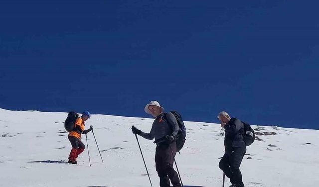 Aydınlı dağcılar, Ege’nin en yüksek zirvesine tırmandı