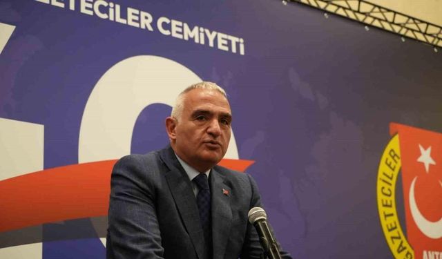 Bakan Ersoy, Antalyalı gazetecilere seslendi: "40 yıl boyunca şehrimizin sesi oldunuz"