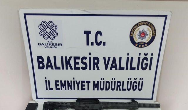 Balıkesir’de cephanelik gibi evi polis bastı