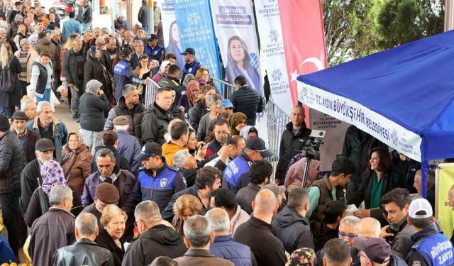 Başkan Çerçioğlu, Atça’da vatandaşlara fide dağıttı