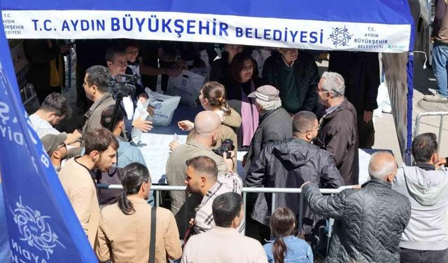 Başkan Çerçioğlu, Efeler Pazar Pazarı’nda on binlerce fideyi vatandaşlarla buluşturdu