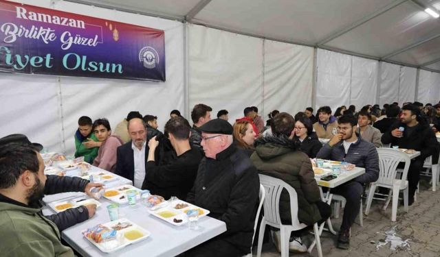 Başkan Kurt ilk iftarını Büyükdere Mahallesi’ndeki iftar çadırında yaptı