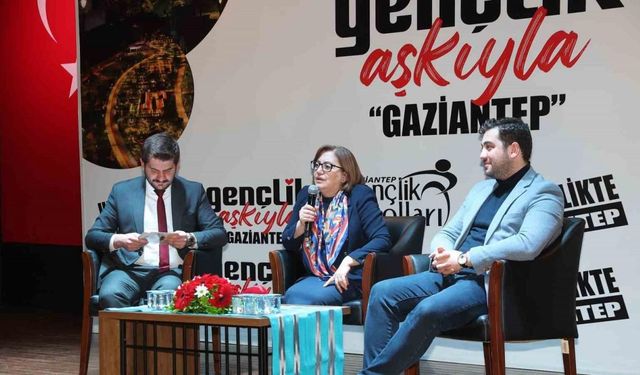 Başkan Şahin, gençlerin sorularını yanıtladı