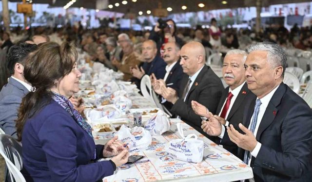 Başkan Uysal: “Etle tırnak gibi olalım”