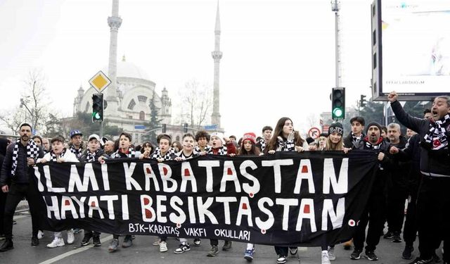 Beşiktaş taraftarından derbide takımlarına büyük destek