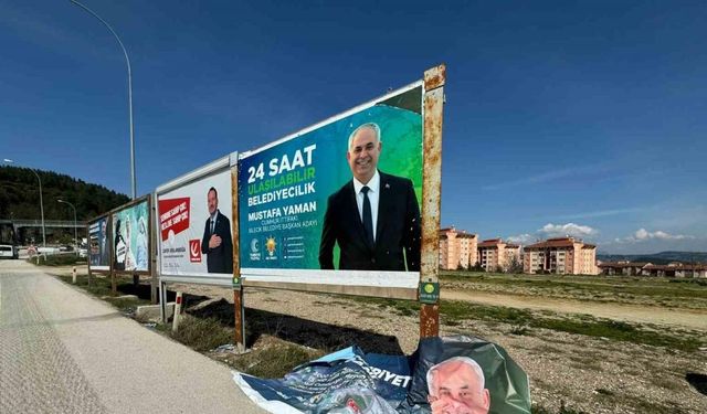 Bilecik’te billboardlara saldırı