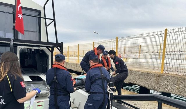 Bozcaada’da rahatsızlanan vatandaş tahliye edildi