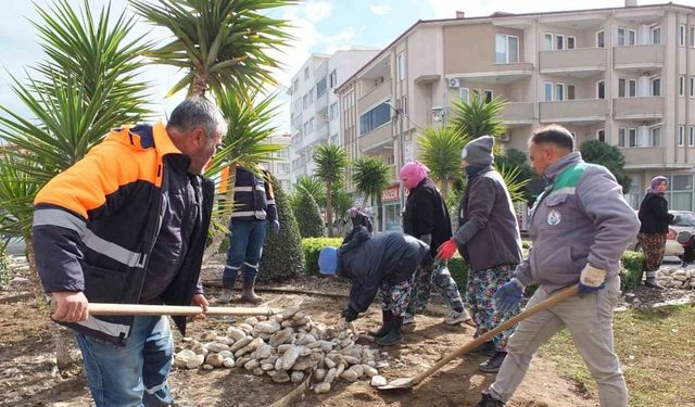 Burhaniye’de Belediye ekipleri bahar mesaisine başladı