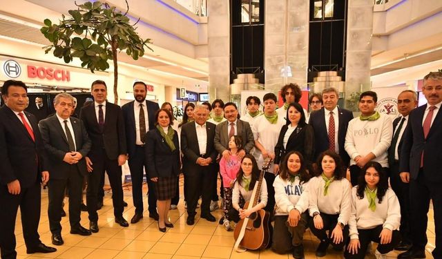 Büyükkılıç, Kayseri Yeşilay Danışmanlık Merkezi’nin sergisine katıldı