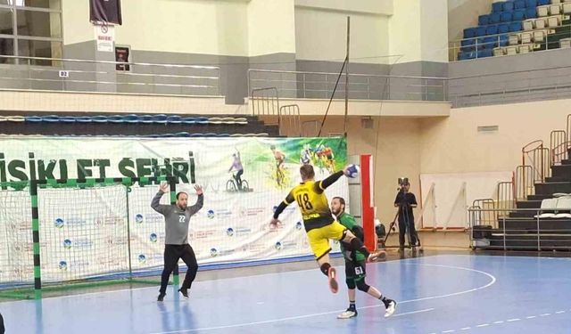 Büyükşehir Hentbol 34-37 skorla evinde kaybetti