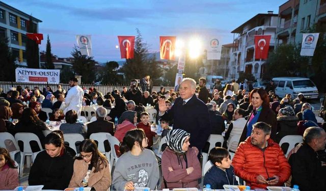 Denizli Büyükşehir iftar sofrasını Zeytinköy’de kurdu