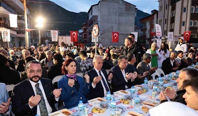 Denizli Büyükşehirin iftar sofrası Bağbaşı’nda kuruldu