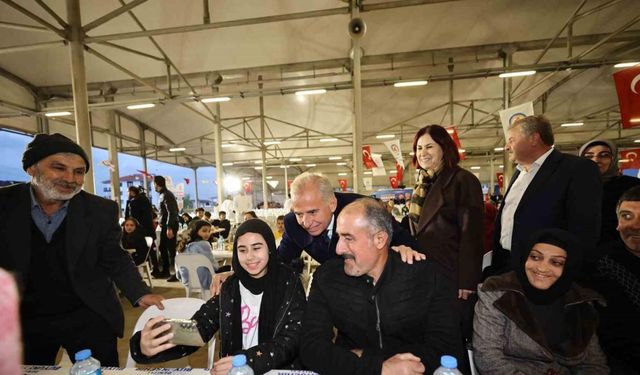 Denizli Büyükşehirin iftar sofrası Merkezefendi’de kuruldu