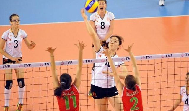 Denizli’de voleybolda yarı final heyecanı başlıyor