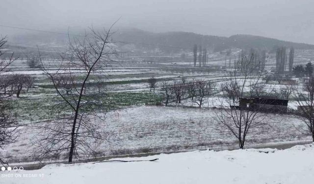 Denizli’nin yüksek kesimleri beyaza büründü