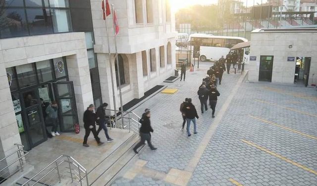 Dolandırıcılara karşı 16 ilde eş zamanlı şafak operasyonunda 24 şüpheli yakalandı