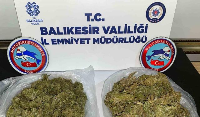 Durdurulan aracın içinden uyuşturucu madde çıktı