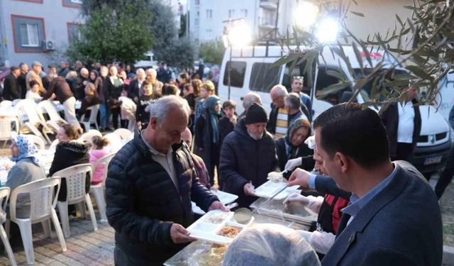 Efeler Belediye Başkan Adayı Pehlivan, iftarını mahalle sakinleri ile birlikte açtı