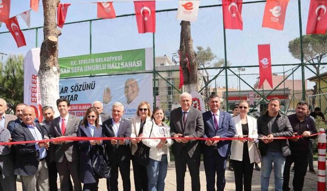 Efeler Belediyesi Umurlu Mahallesi’ndek, halı sahayı hizmete açtı