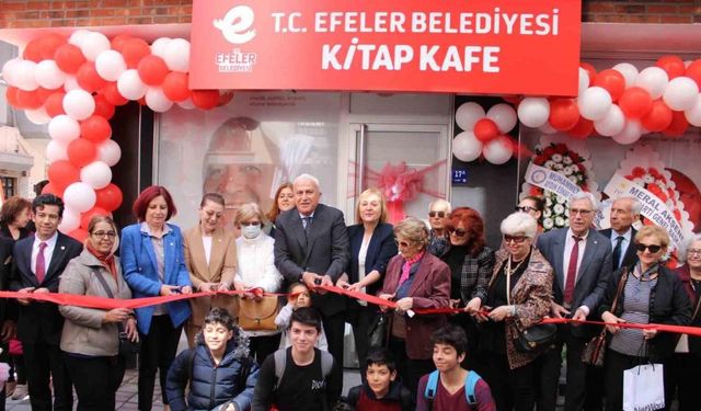 Efeler’de on sekizinci Kitap Kafe açıldı