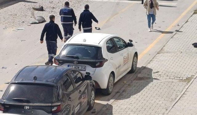 Elazığ’da pikap park halindeki 3 araca çarptı: 1 yaralı