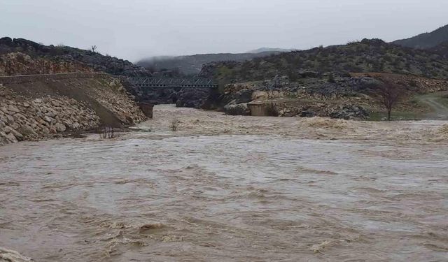 Elazığ’da sağanak yağış sonrası dereler coştu