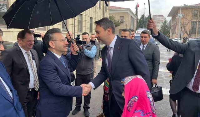 Enerji ve Tabii Kaynaklar Bakanı Bayraktar Eskişehir’de