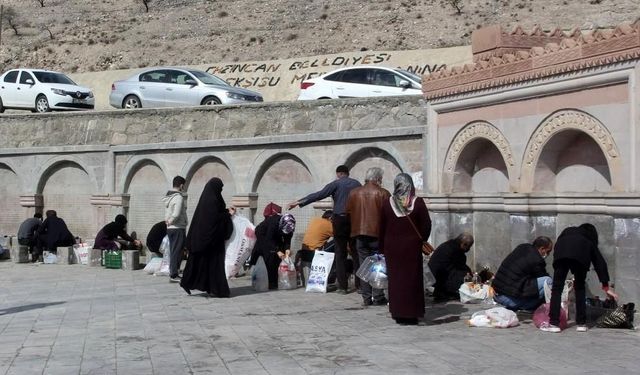 Erzincanlılar ’ekşisu’ ile iftar açıyor