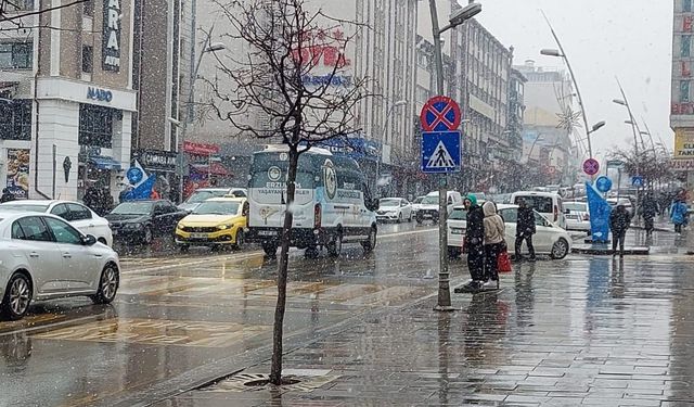 Erzurum’a kar yağışı sürprizi