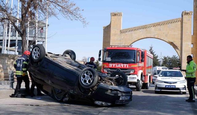 Erzurum’da araç takla attı