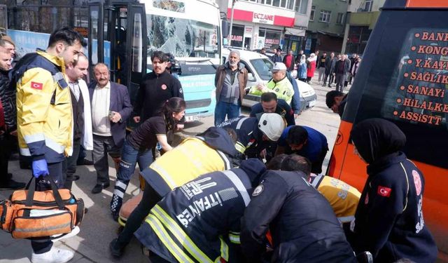 Erzurum’da trafik kazası; 14 yaralı