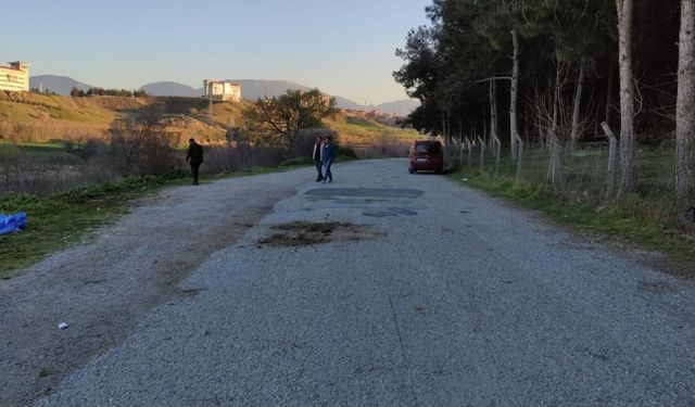 Eşi ile eski çalışanını parkta yakalayan koca cinnet getirdi: 1’i ağır 2 yaralı