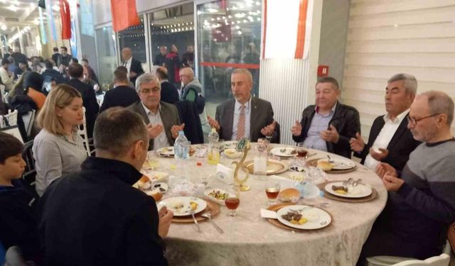 Eskişehir Kızılelma Turan Derneği Üyeleri tarafından iftar programı düzenlendi