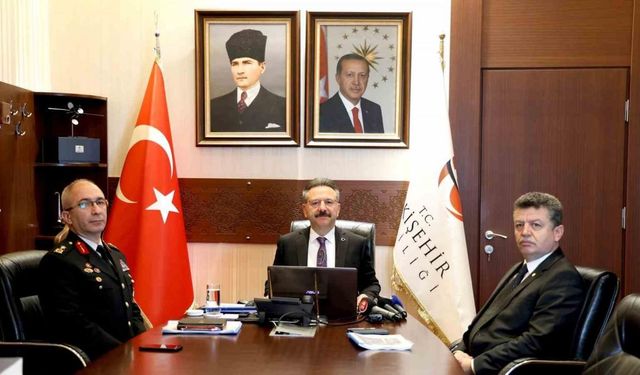 Eskişehir Valisi Hüseyin Aksoy, güvenlik değerlendirme toplantısı düzenledi